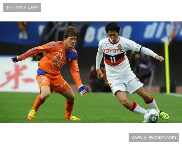 新泻天鹅与熊本深红的激烈对决展现足球魅力与团队精神的巅峰之战