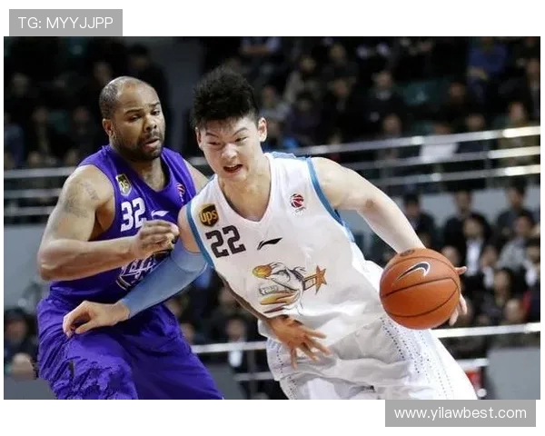 易建联：从CBA传奇到国际舞台的篮球巨星成长之路与辉煌成就解析