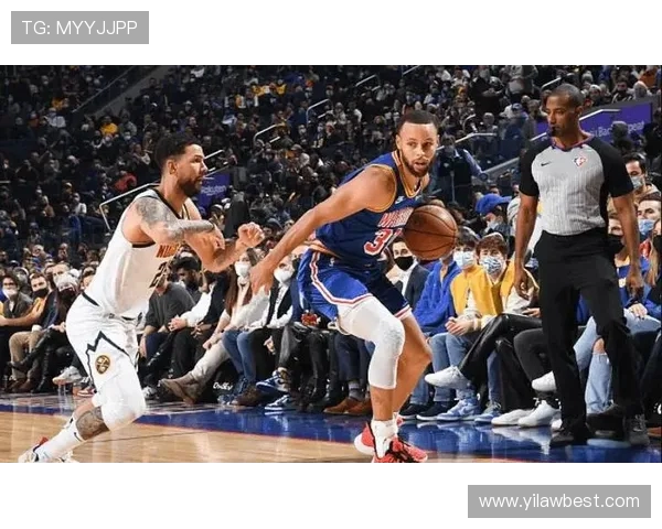 汤普森领衔勇士对决公牛球队的精彩较量与赛场瞬间回顾